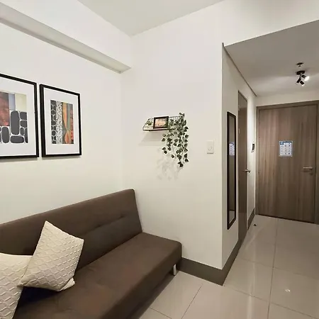 1Br Unit Condotel W/ Balcony Fame Residences -Fm21